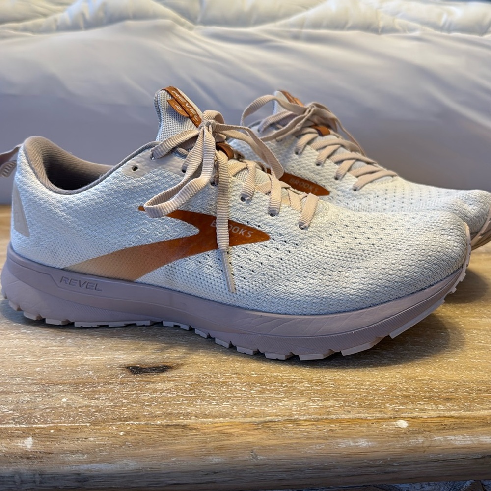 Brooks Revel 4 running shoes